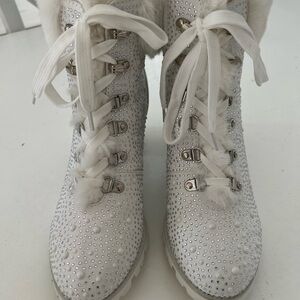 White High-Top Winter Boots with Textured Material and Rhinestone Embellishments